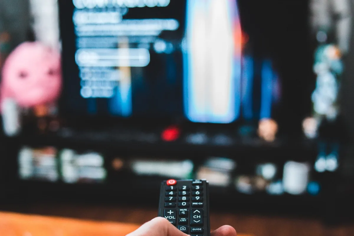 Placa electrónica de un televisor reparada en Tenerife
