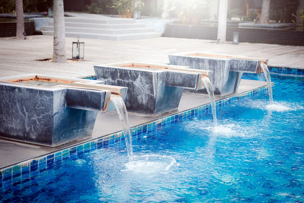 Vaso de una piscina tras el tratamiento del agua en Tenerife